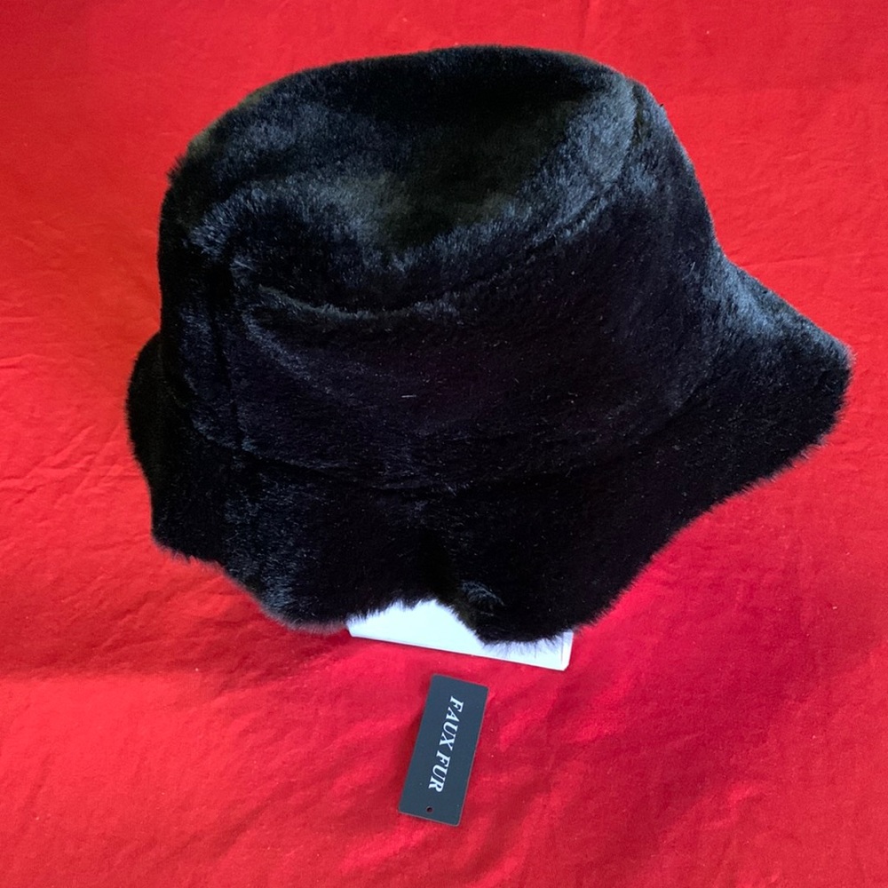 Steve Madden Faux Fur Black reversible one size fit hat